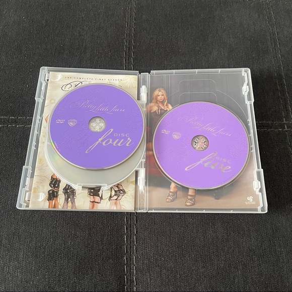 3/$25 Pretty Little Liars Season One - Picture 7 of 8